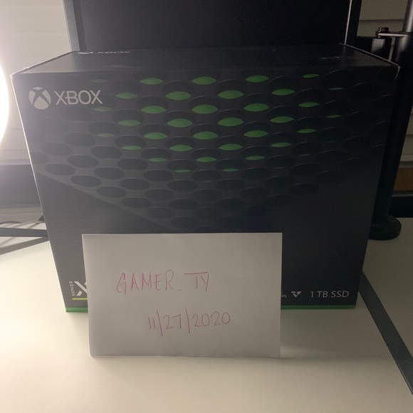 Microsoft Xbox Series X 1TB Console - Black - Picture 7 of 8